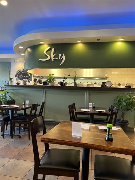 Sky sushi - Lucy's Sushi tarjoilee laadukasta sushia Espoon Keilaniemessä yli 80 metrin korkeudessa. Sushit valmistetaan päivittäin tuoreista raaka-aineista ja aina tilauksesta!